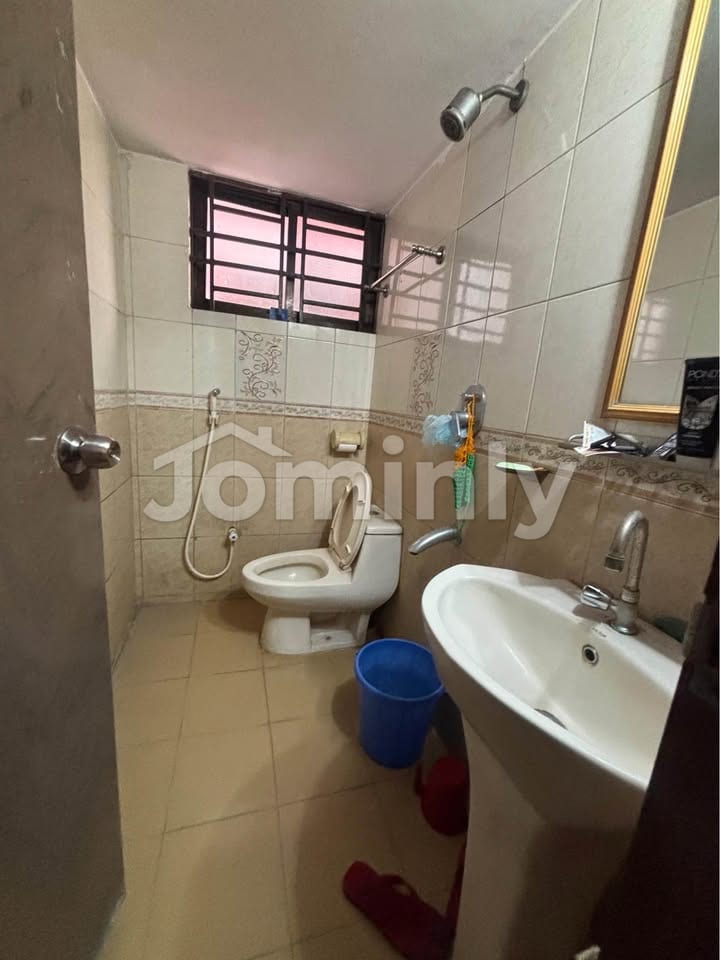 1,575 sq. ft. Semi-Furnished Family Apartment in Bashundhara Block-F - 2