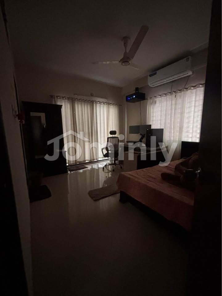 1,575 sq. ft. Semi-Furnished Family Apartment in Bashundhara Block-F - 4