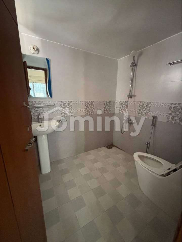 Premium 1,850 sq. ft. 4-Bedroom Family Apartment in Bashundhara Block-F - 2