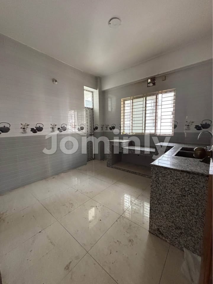 Premium 1,850 sq. ft. 4-Bedroom Family Apartment in Bashundhara Block-F - 3