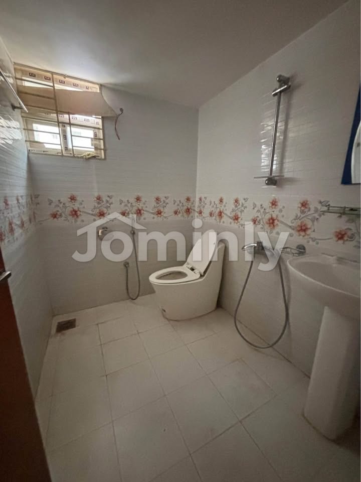 Premium 1,850 sq. ft. 4-Bedroom Family Apartment in Bashundhara Block-F - 5