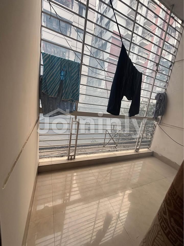 Premium 1,850 sq. ft. Shared Apartment for Female Bachelors in Bashundhara Block-F - 5