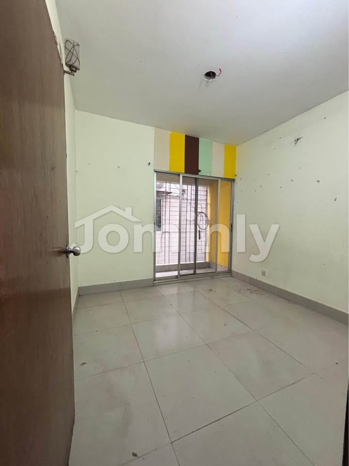 1,200 sq. ft. Semi-Furnished Family Apartment in Bashundhara Block-F - 5