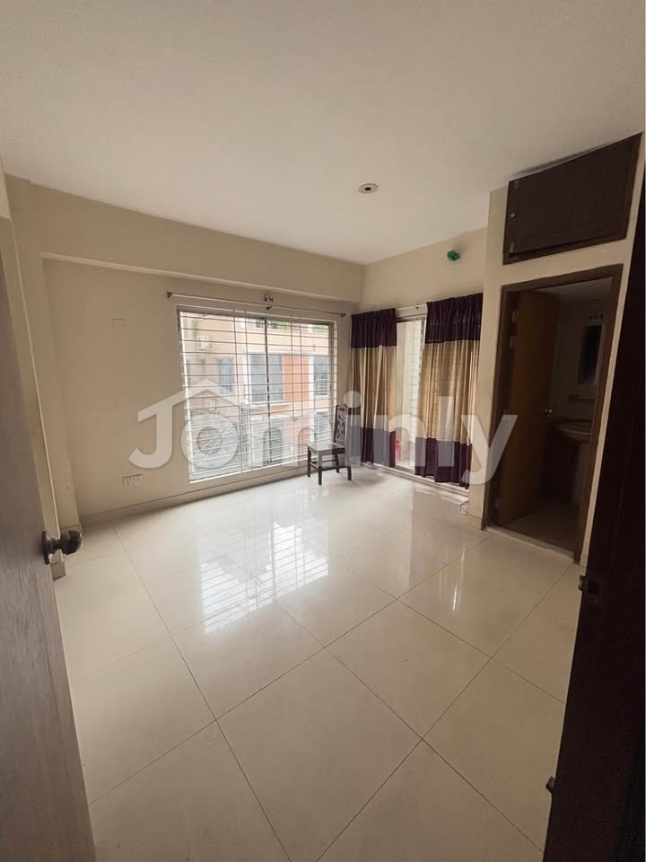 1,450 sq. ft. Spacious Family Apartment in Bashundhara Block-F - 5