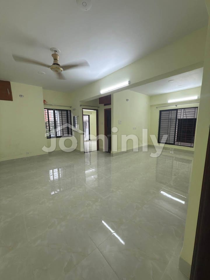 Brand New 1,500 sq. ft. Luxury Apartment in Bashundhara Block-E - 5