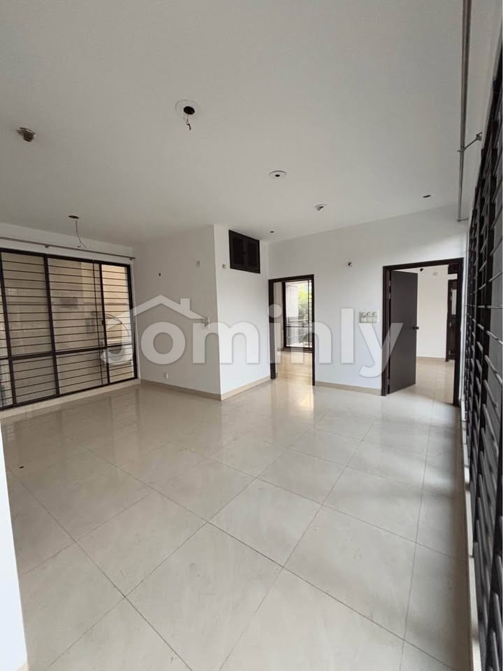 Spacious 1,900 sq. ft. Family Apartment with Servant Room in Bashundhara Block-F