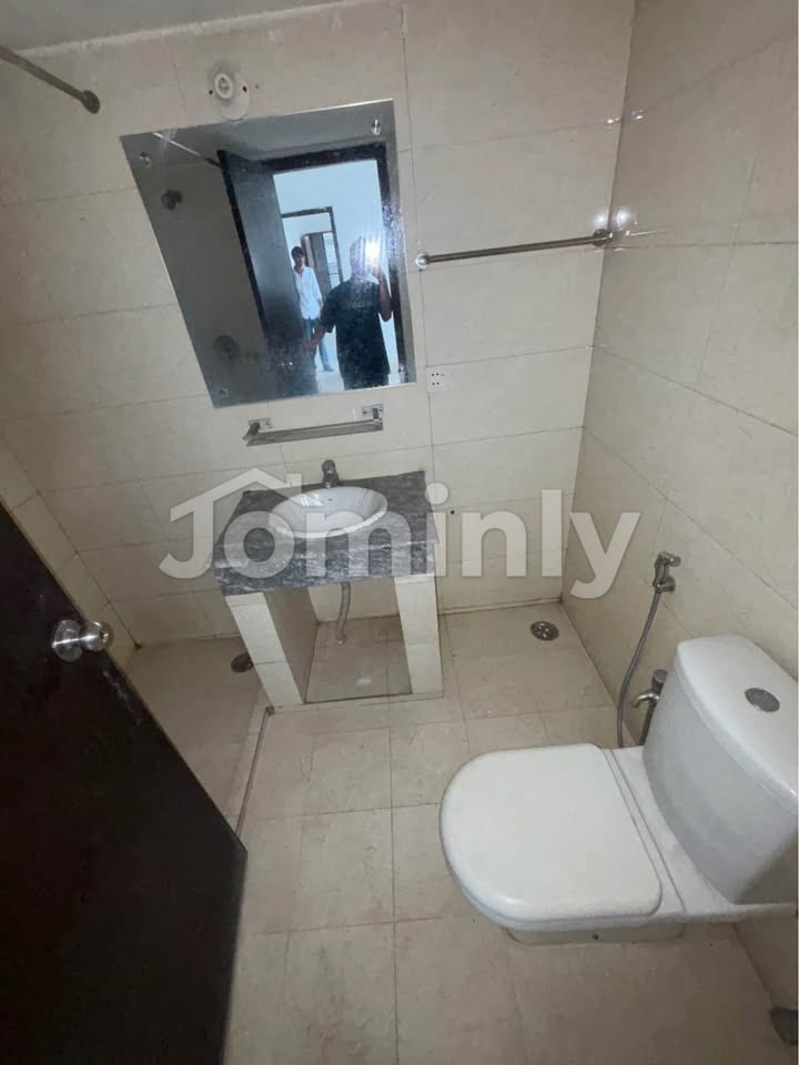 Spacious 1,900 sq. ft. Family Apartment with Servant Room in Bashundhara Block-F - 2