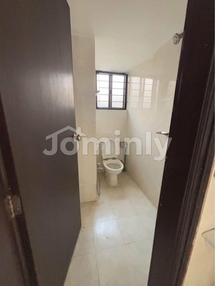 Spacious 1,900 sq. ft. Family Apartment with Servant Room in Bashundhara Block-F - 4