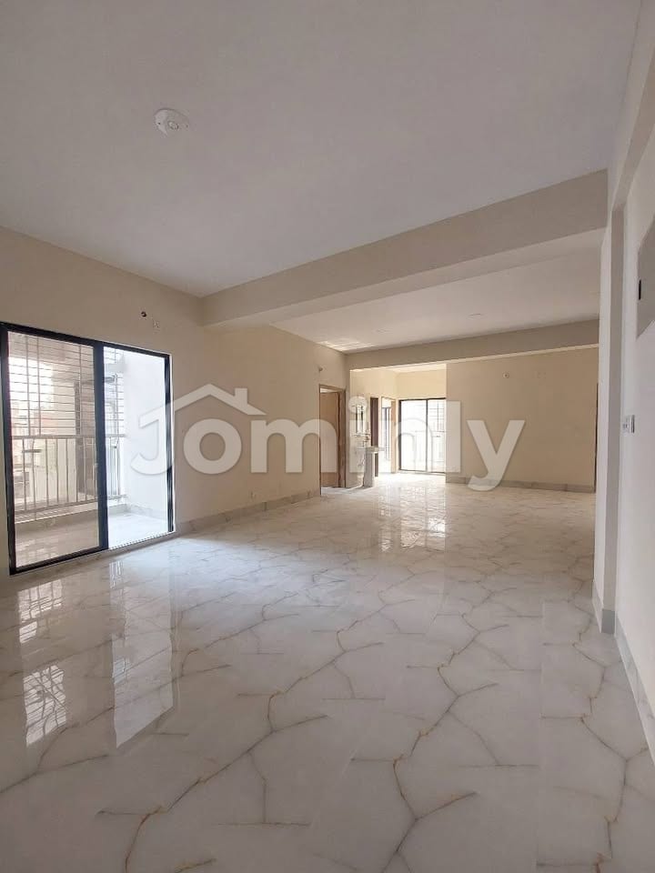 2,100 Sft South-Facing 4-Bedroom Ready Apartment for Sale at Babar Road - 2