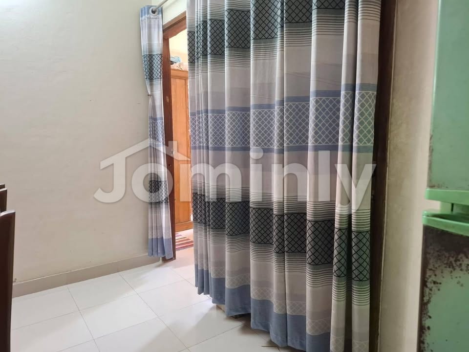 South-Facing 1,500 Sft Used Apartment for Sale at Mirpur-15 Near OGSB Hospital - 3