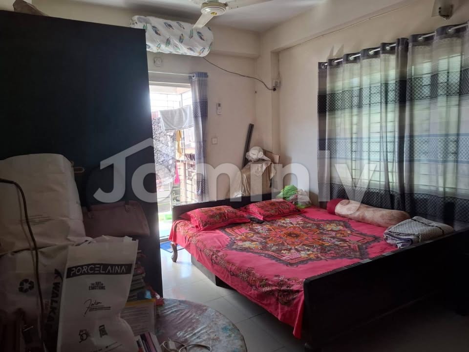 South-Facing 1,500 Sft Used Apartment for Sale at Mirpur-15 Near OGSB Hospital - 4