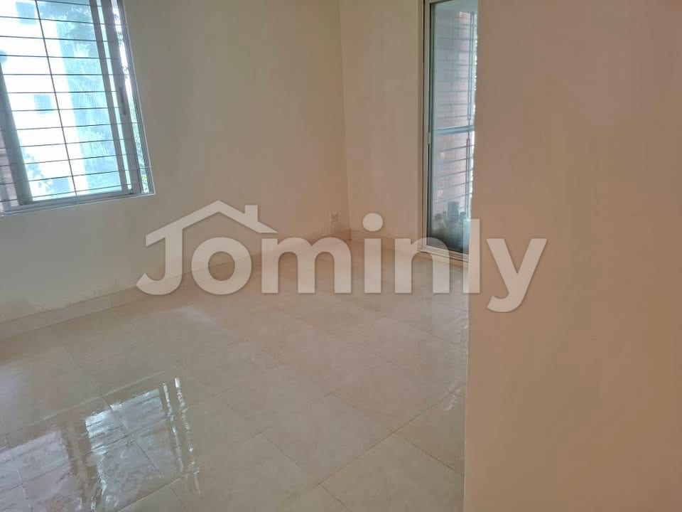 South-Facing 1,460 Sft Used Corner Apartment for Sale Near Pallabi Metro Station - 3