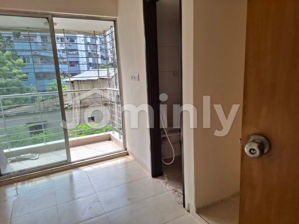South-Facing 1,460 Sft Used Corner Apartment for Sale Near Pallabi Metro Station - 4