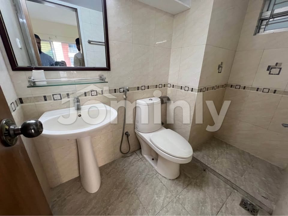 2,400 sq. ft. Apartment in Banani North - 2