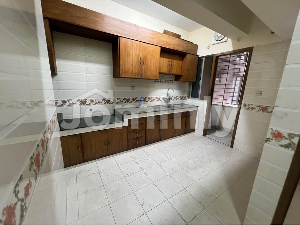 2,400 sq. ft. Apartment in Banani North - 3