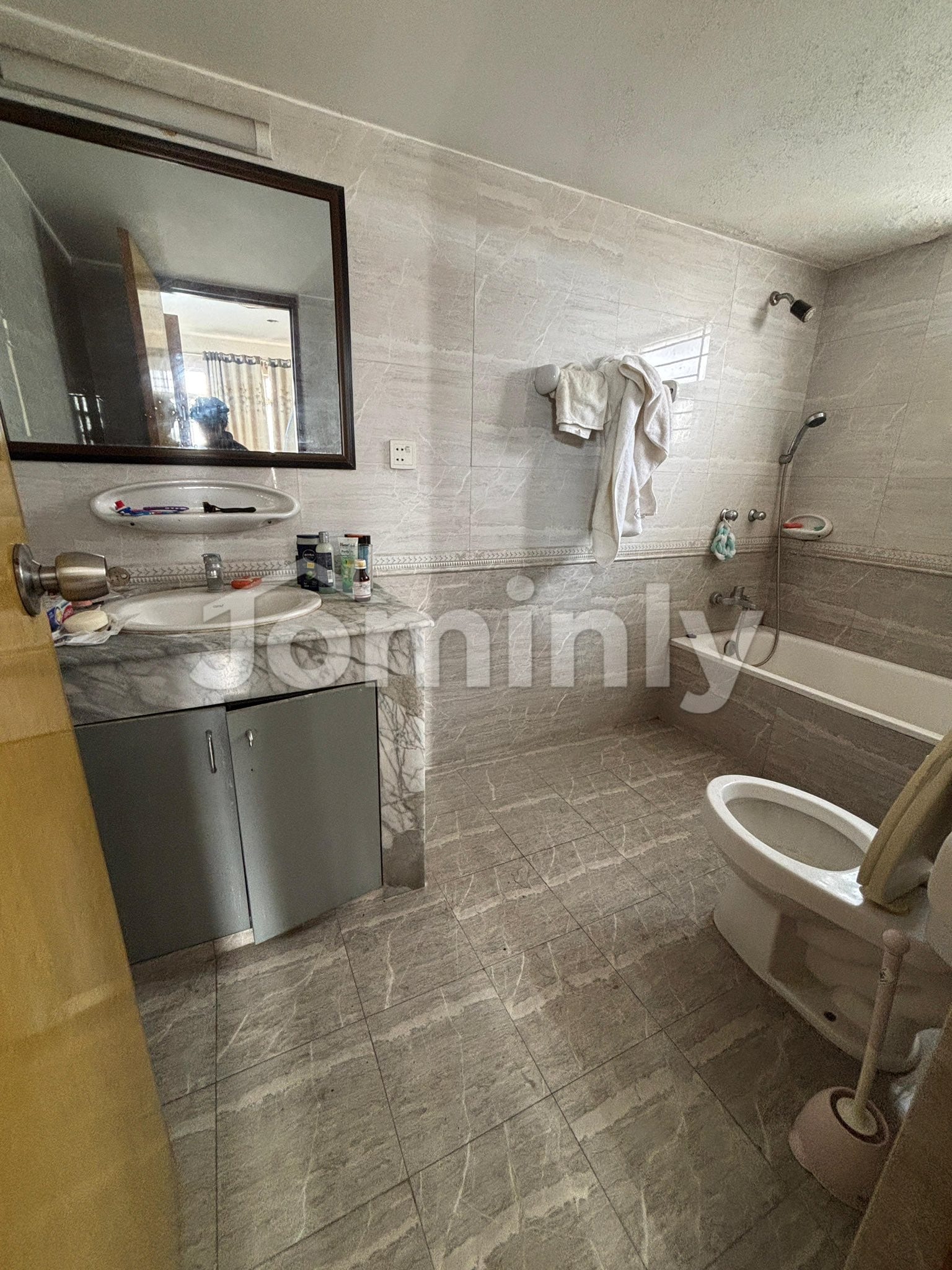 Expansive 2,100 sq. ft. Luxury Apartment in Bashundhara Block-D - 2
