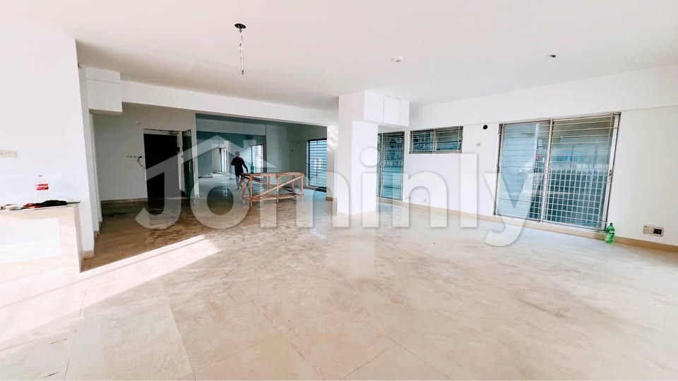 Expansive 6,000 sq. ft. Premium Office Space in Banani | 4 Dedicated Parking Spaces - 2