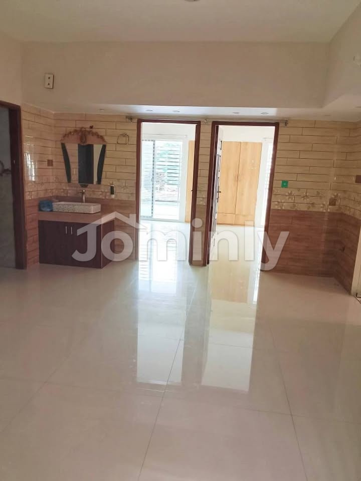 1,453 Sft South-Facing Corner Flat at Mirpur-1