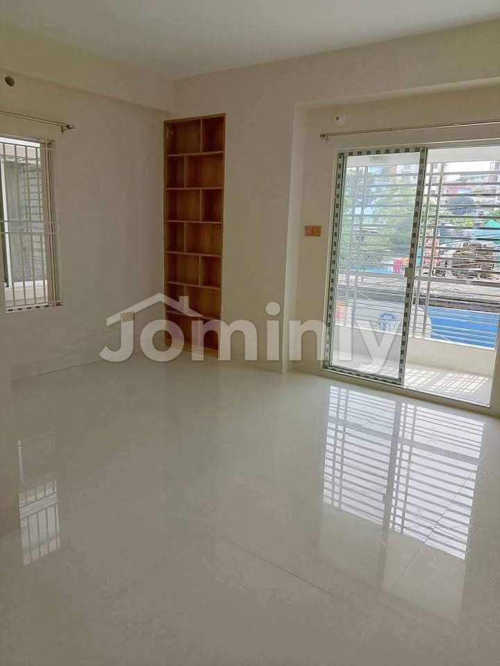 1,453 Sft South-Facing Corner Flat at Mirpur-1 - 4