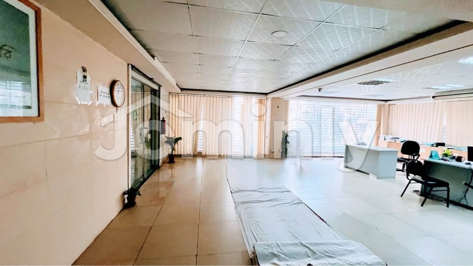Prime 3,100 sq. ft. 1st Floor Commercial Space in Banani - 4