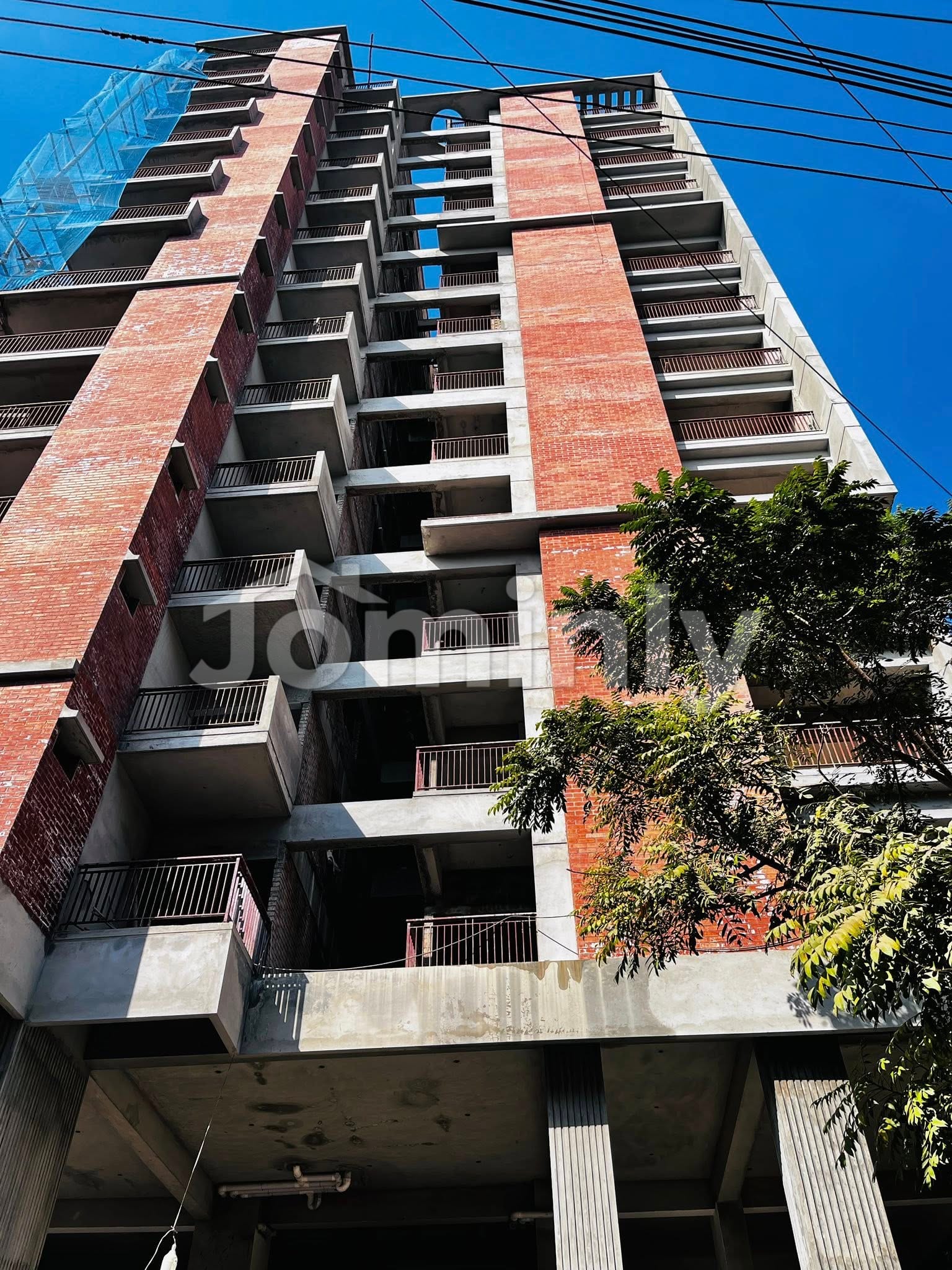 Luxurious 1,560 Sft South-Facing Flat for Sale near Satmasjid Road