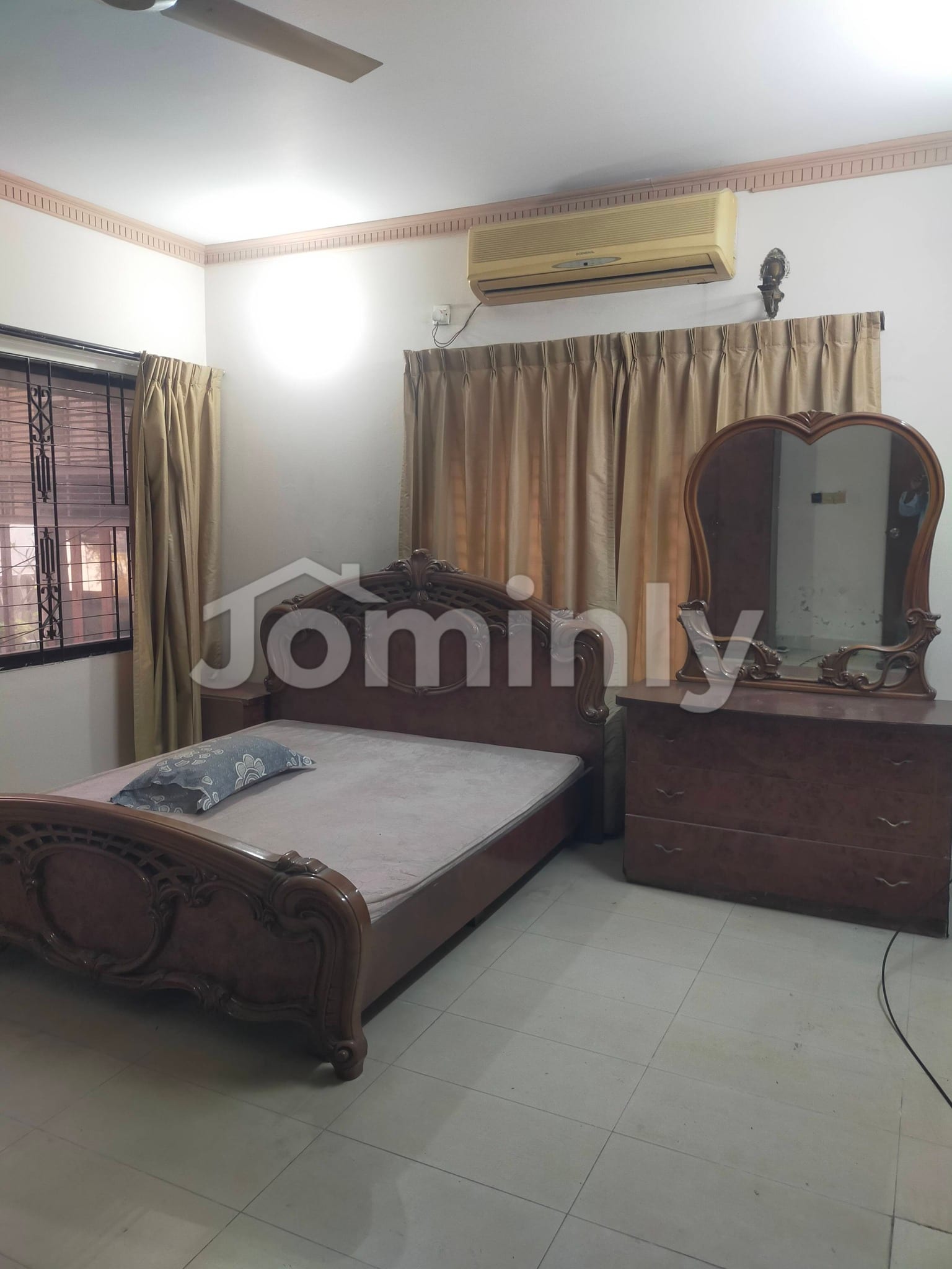 2,300 sq. ft. Fully Furnished Family Apartment in Baridhara Diplomatic Zone - 5