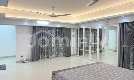Premium 4-Bedroom Fully Furnished Apartment in Bashundhara R/A - 5