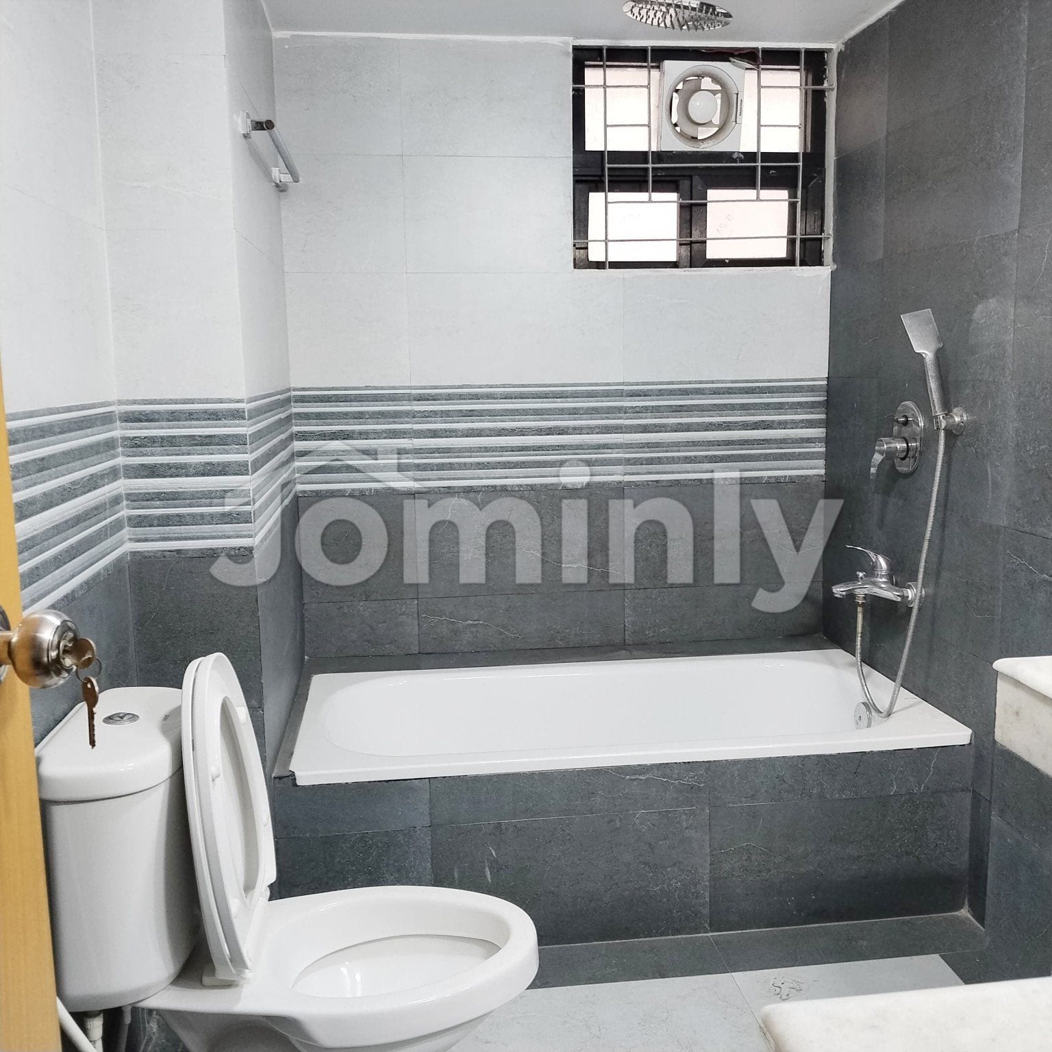 Spacious 2,600 sq. ft. Unfurnished Apartment in Gulshan-1 | High-Value Residency - 4