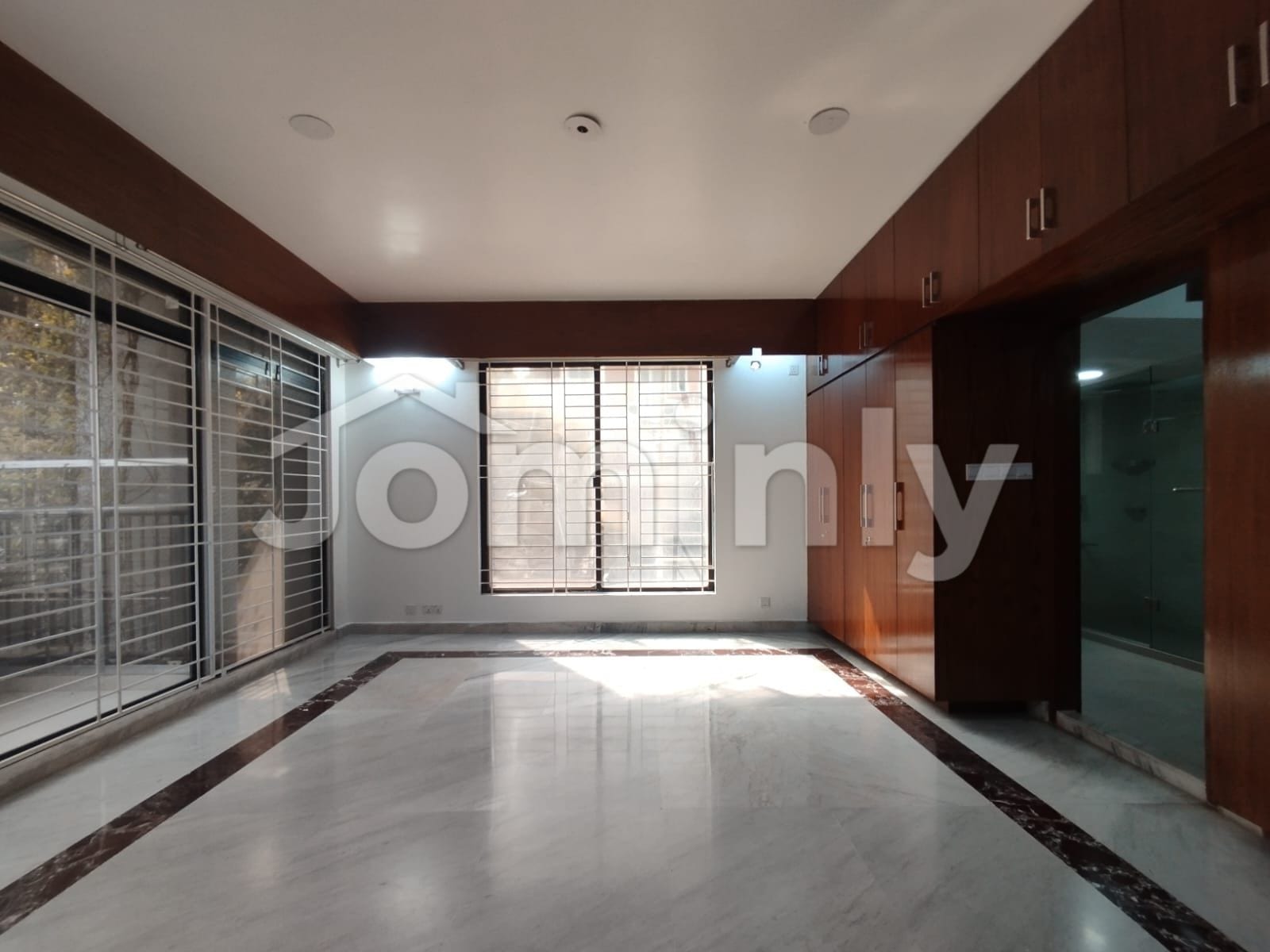 Grand 3,300 sq. ft. Unfurnished Residency in Baridhara Diplomatic Zone