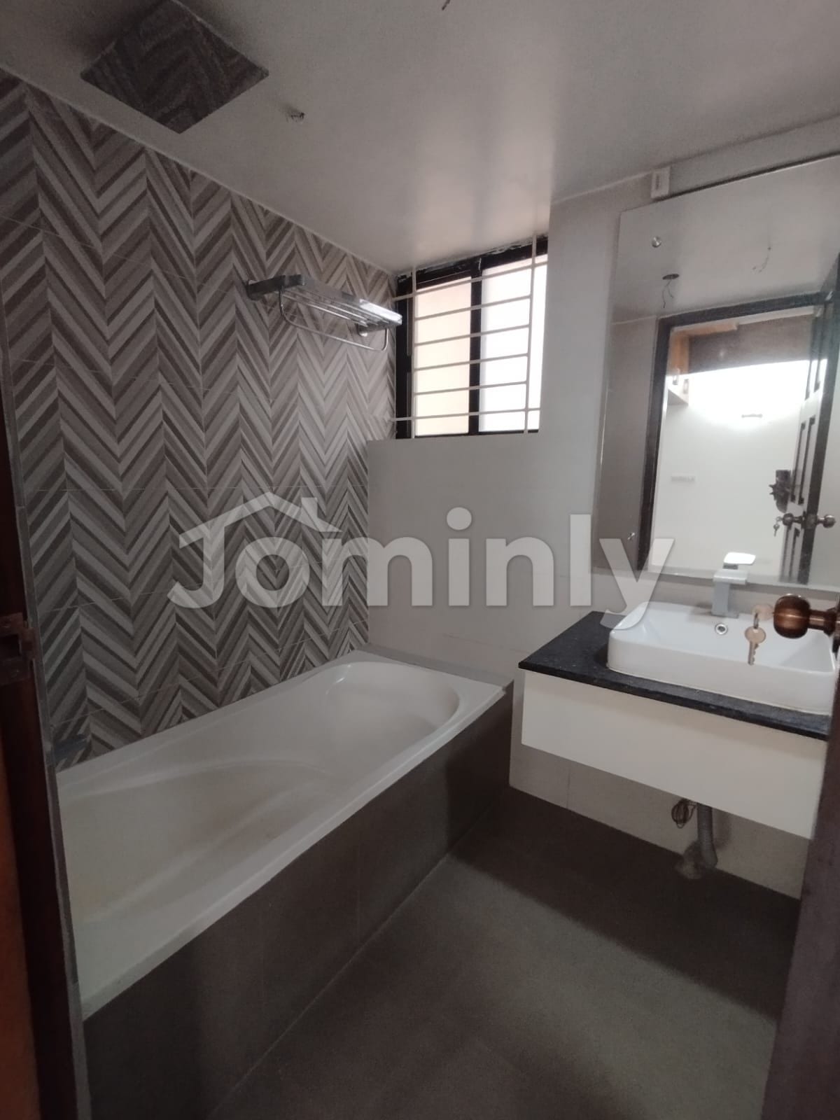 Grand 3,300 sq. ft. Unfurnished Residency in Baridhara Diplomatic Zone - 2