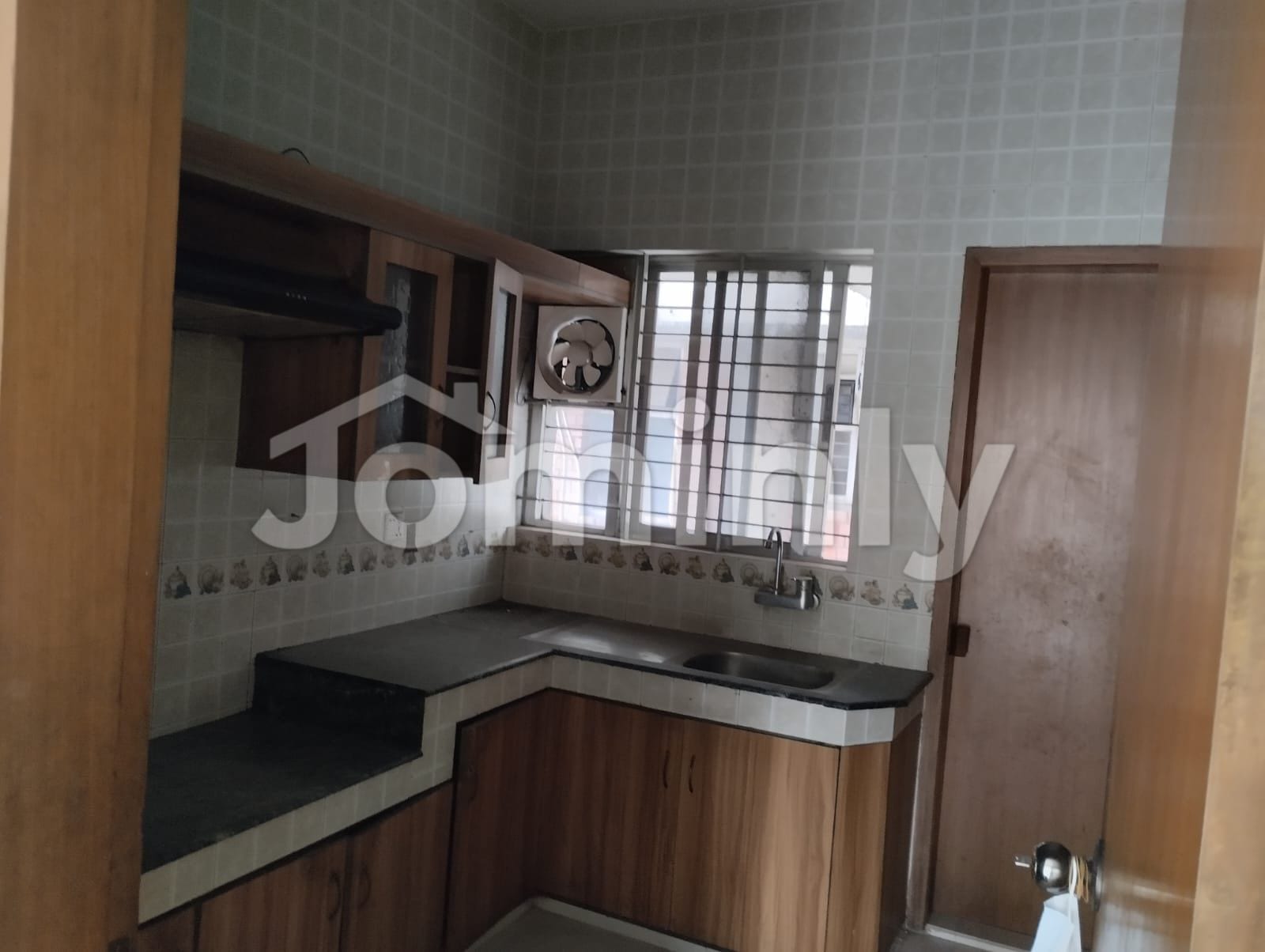 Spacious 2300 Sft Unfurnished Apartment for Rent in Banani - 3
