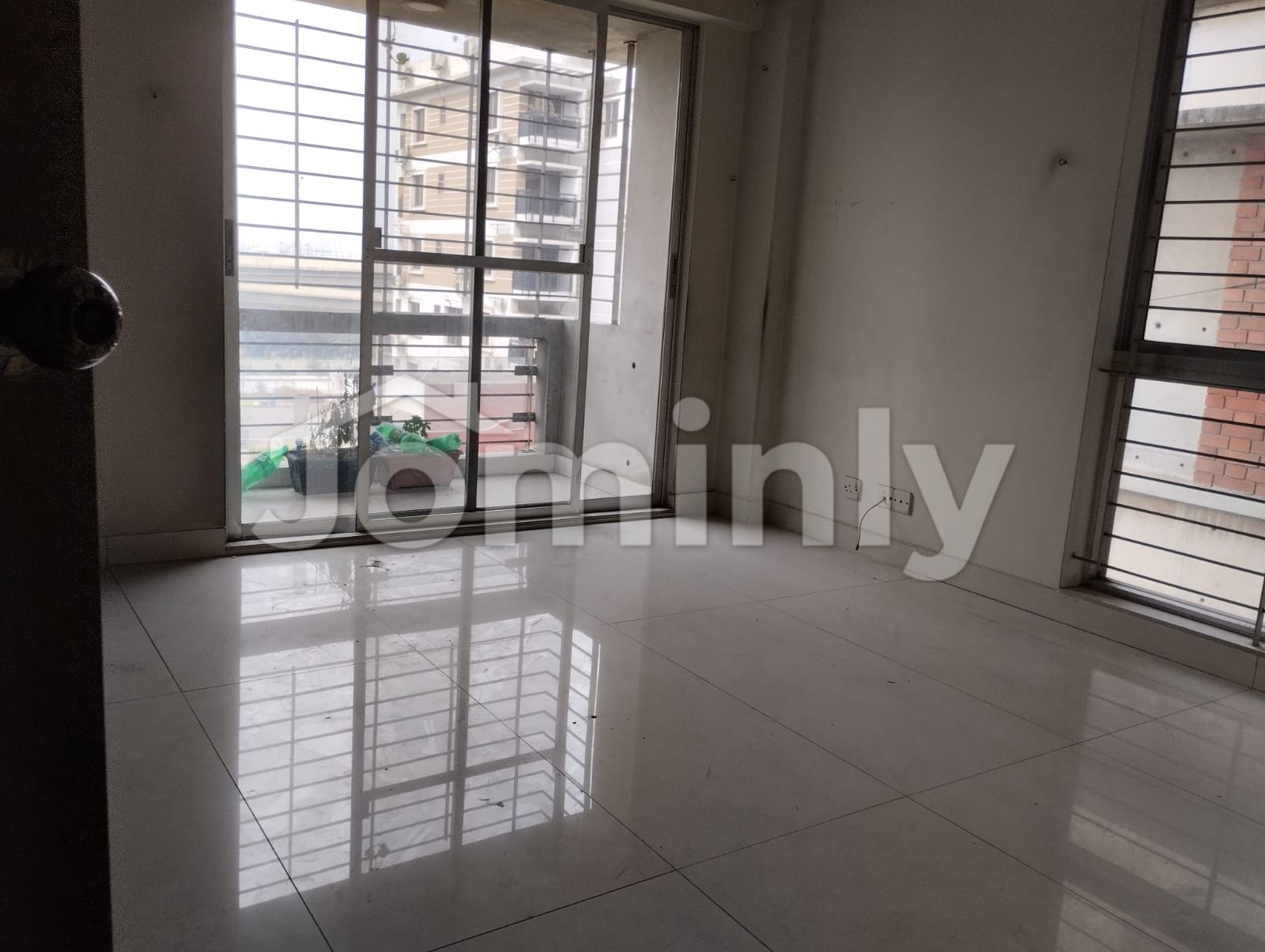 Spacious 2300 Sft Unfurnished Apartment for Rent in Banani - 4