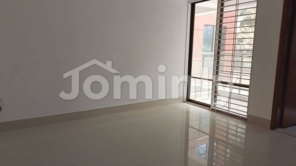 Premium 2,200 Sft Corporate Office Space for Rent at Gulshan-2 (1st Floor) - 4