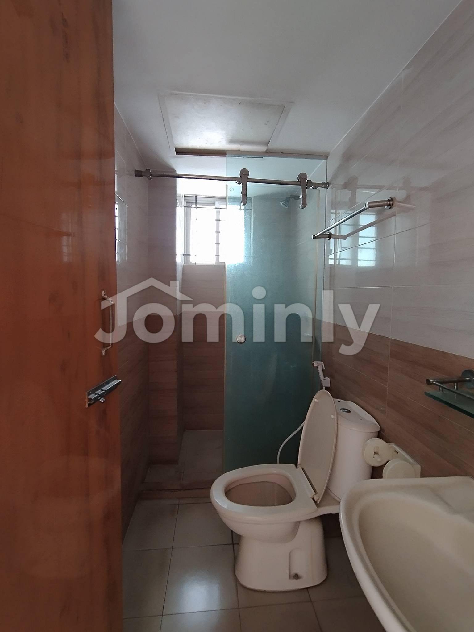 Spacious 1800 Sft South-Facing Family Apartment for Rent in Gulshan - 2