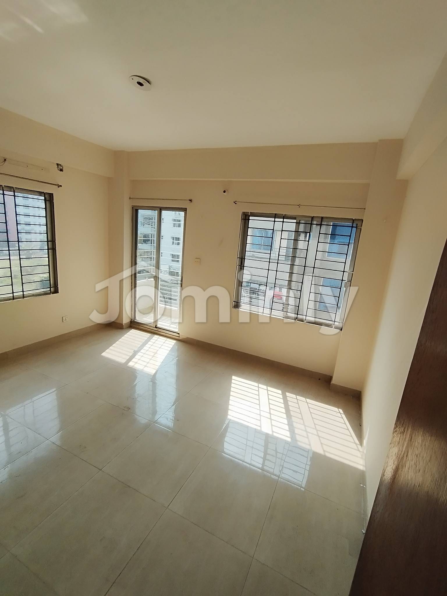 Spacious 1800 Sft South-Facing Family Apartment for Rent in Gulshan - 3