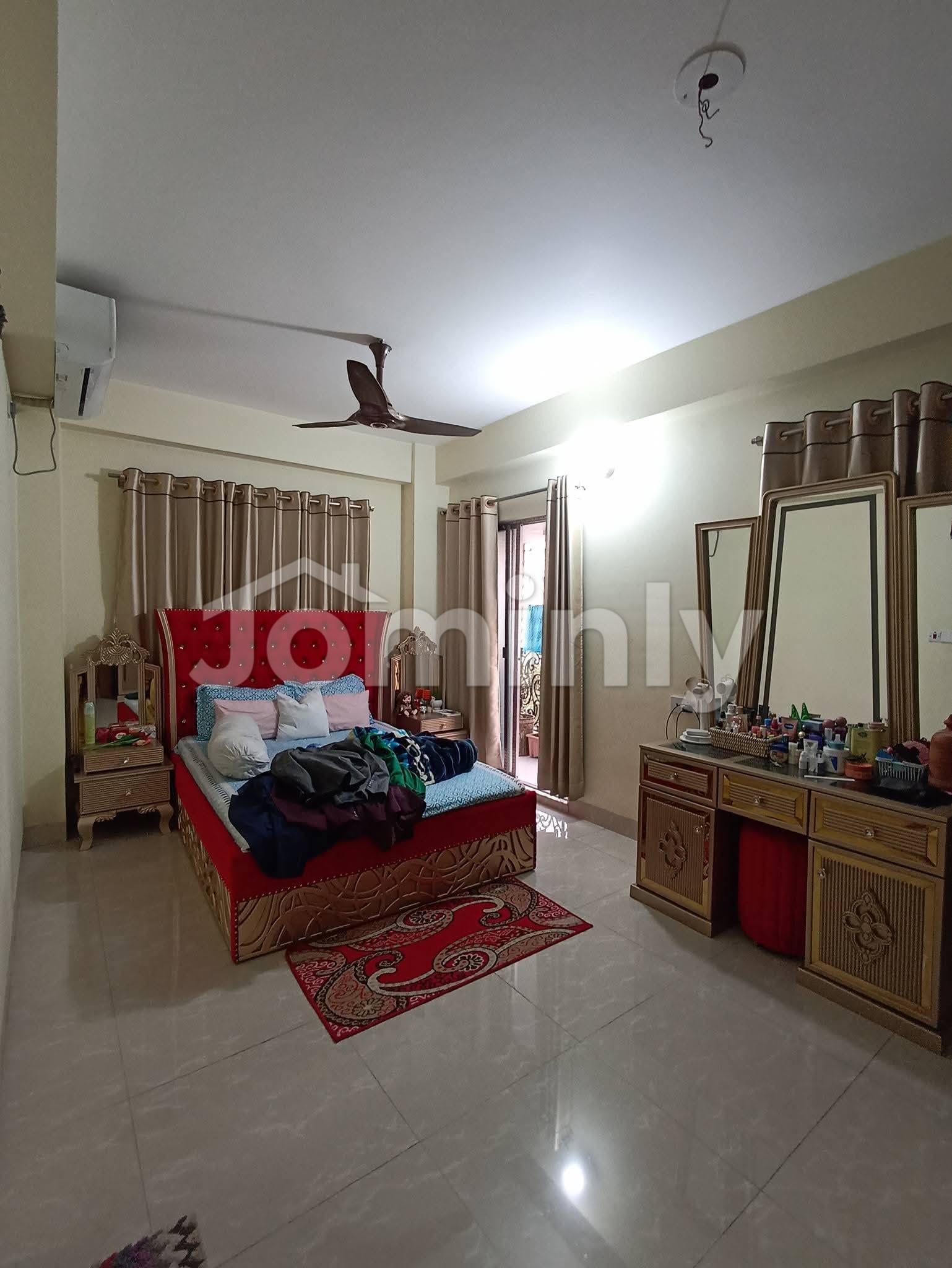 South-Facing 1200 Sft Family Apartment for Rent in Bashundhara R/A