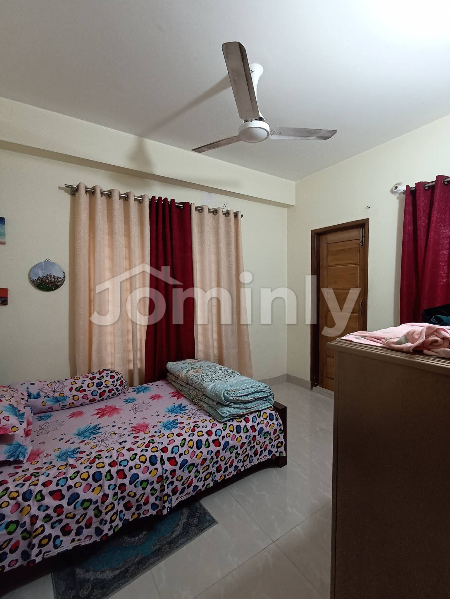 South-Facing 1200 Sft Family Apartment for Rent in Bashundhara R/A - 5