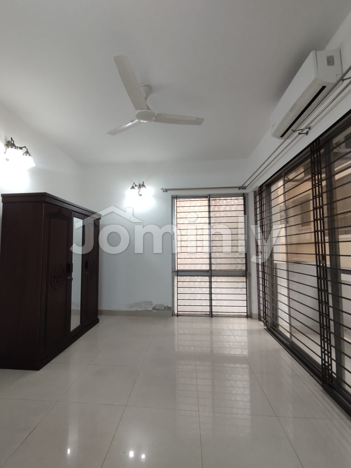 Sophisticated 2600 Sft Semi-Furnished Apartment for Rent in Baridhara - 5