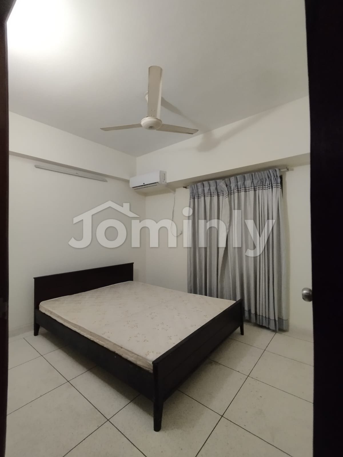 Elegant 1800 Sft Semi-Furnished Apartment for Rent in Baridhara Diplomatic Zone