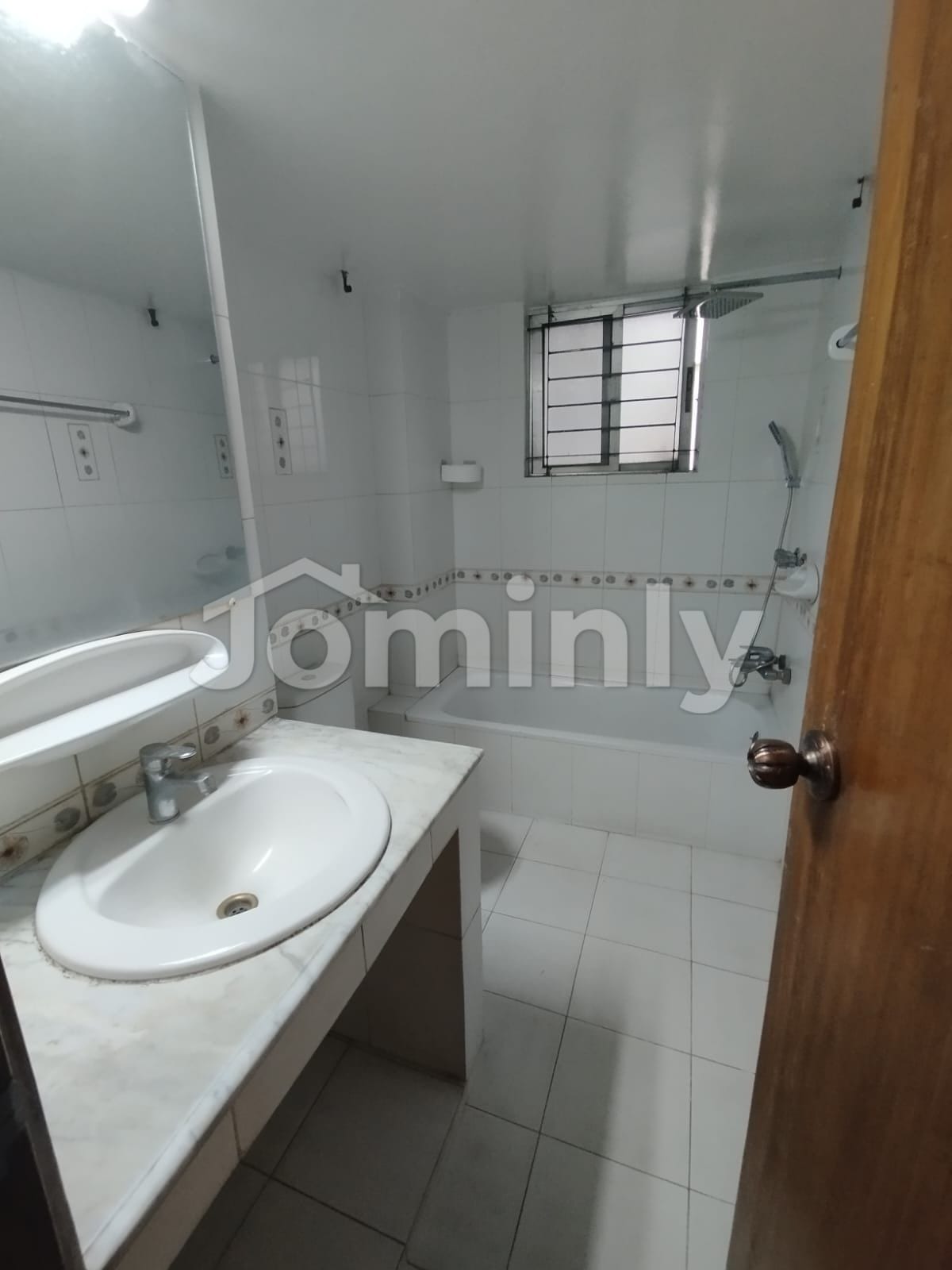 Elegant 1800 Sft Semi-Furnished Apartment for Rent in Baridhara Diplomatic Zone - 2