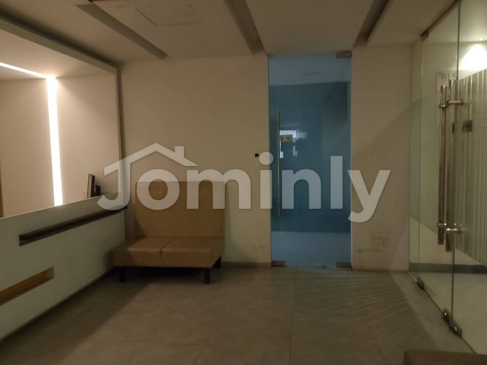 Spacious 3,400 Sft Open-Plan Corporate Office for Rent at Gulshan-1 - 2
