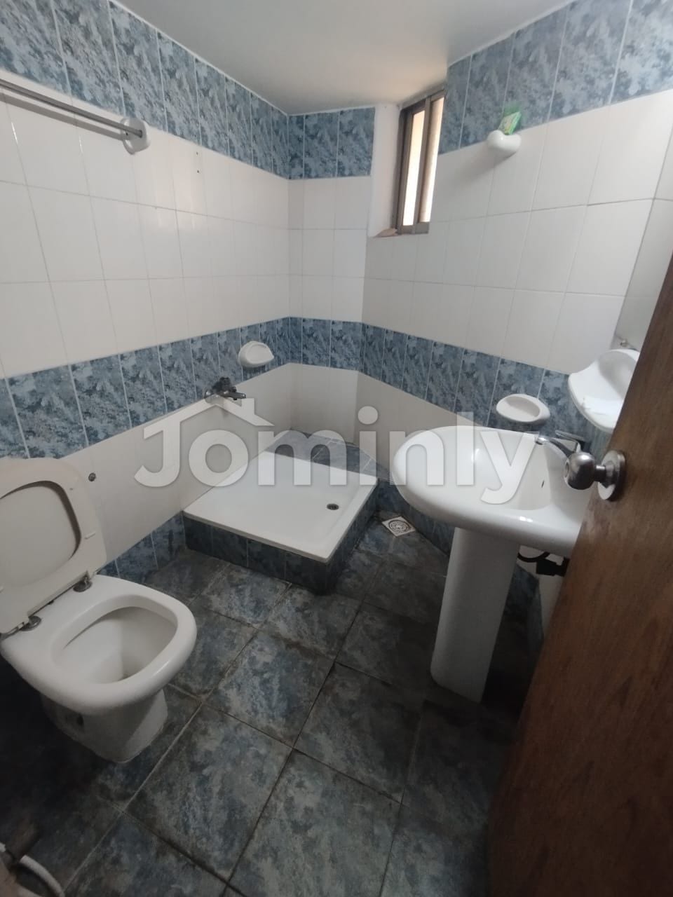 Spacious 2200 Sft Unfurnished Apartment for Rent in Gulshan 1 - 2