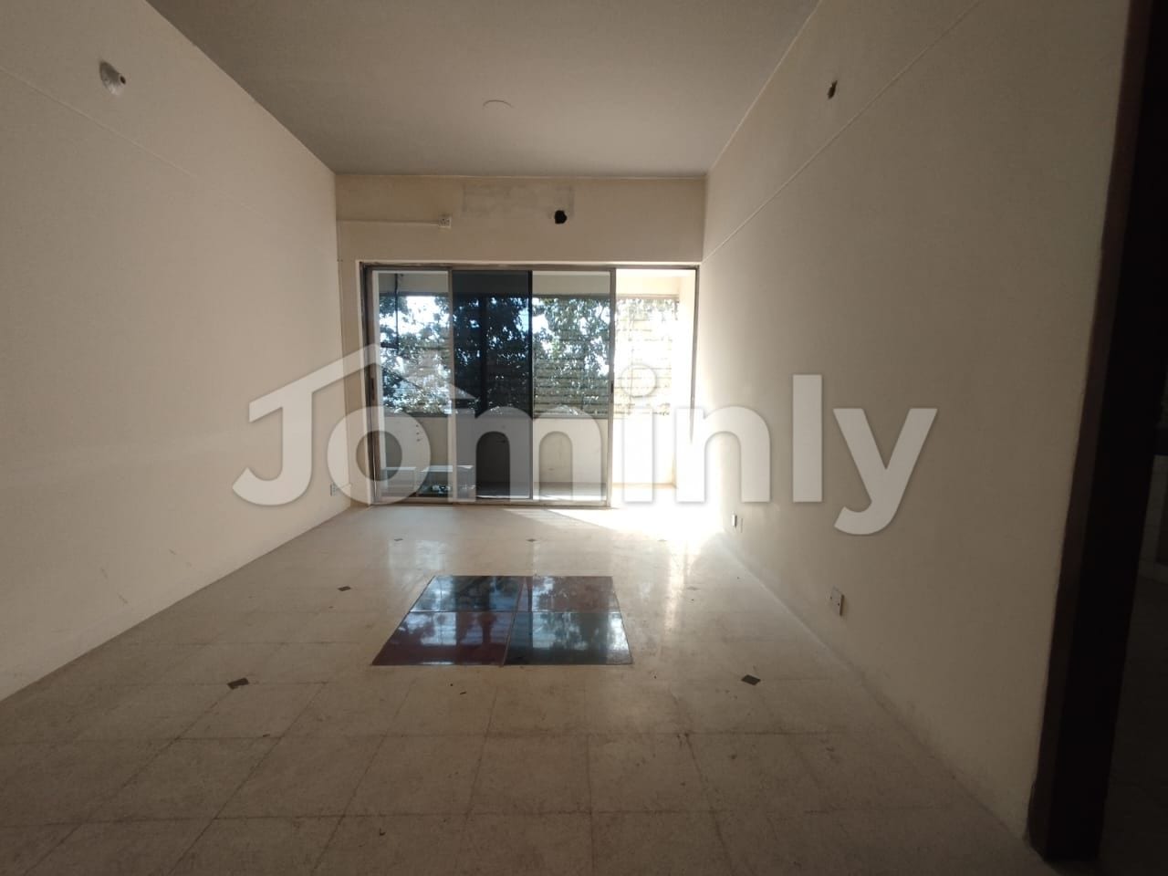 Spacious 2200 Sft Unfurnished Apartment for Rent in Gulshan 1 - 3