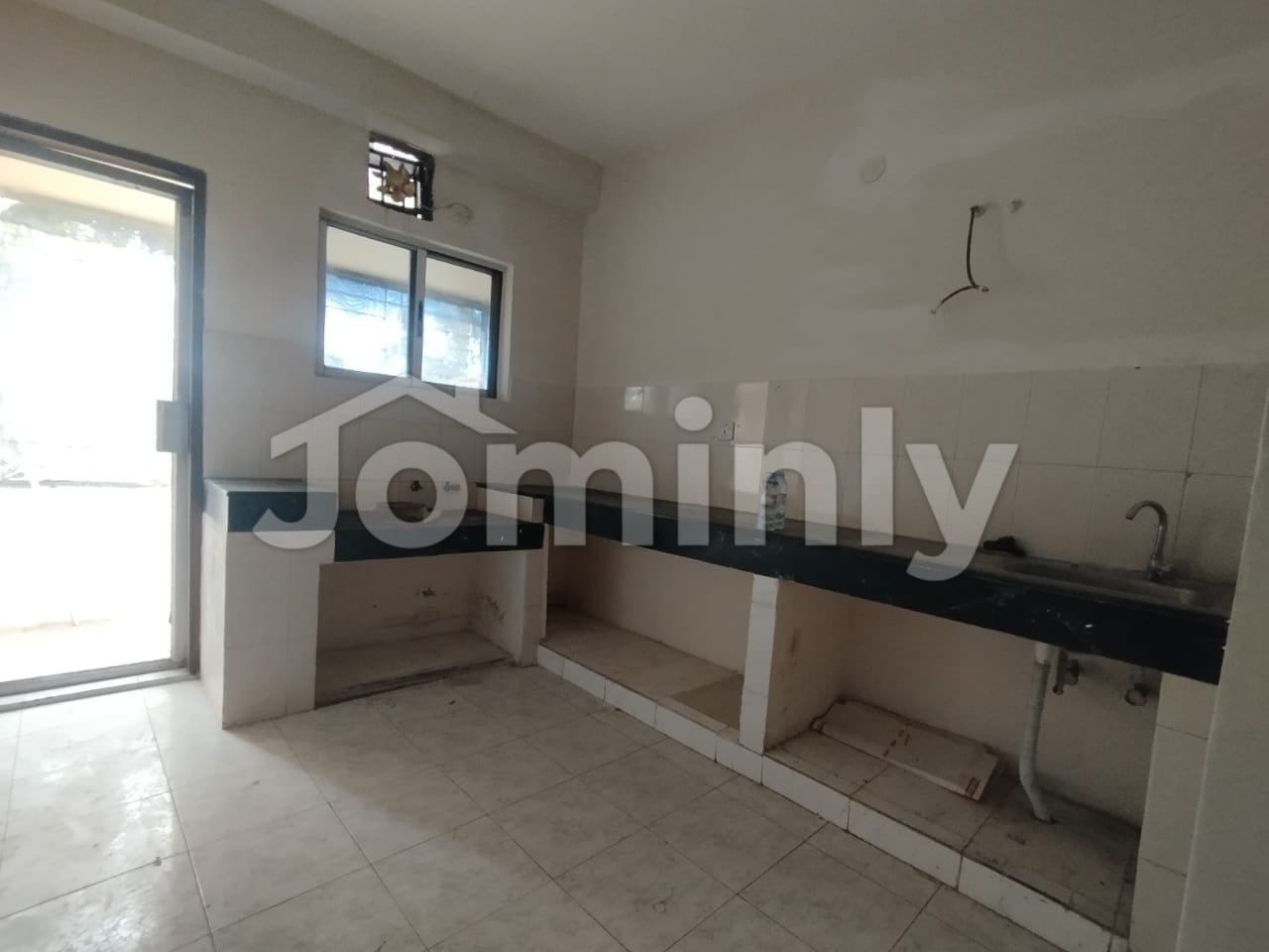 Spacious 2200 Sft Unfurnished Apartment for Rent in Gulshan 1 - 4
