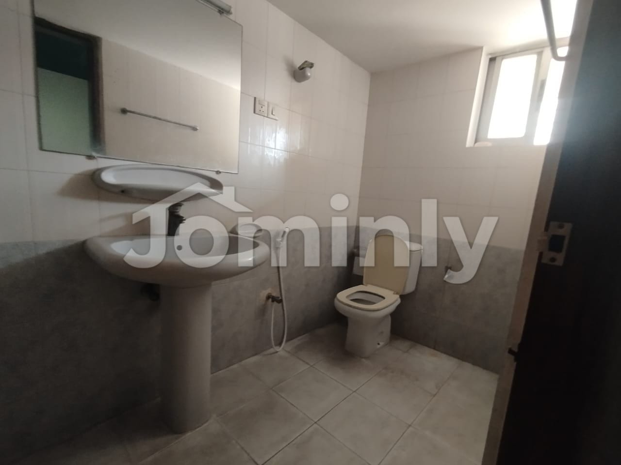 Spacious 2200 Sft Unfurnished Apartment for Rent in Gulshan 1 - 5