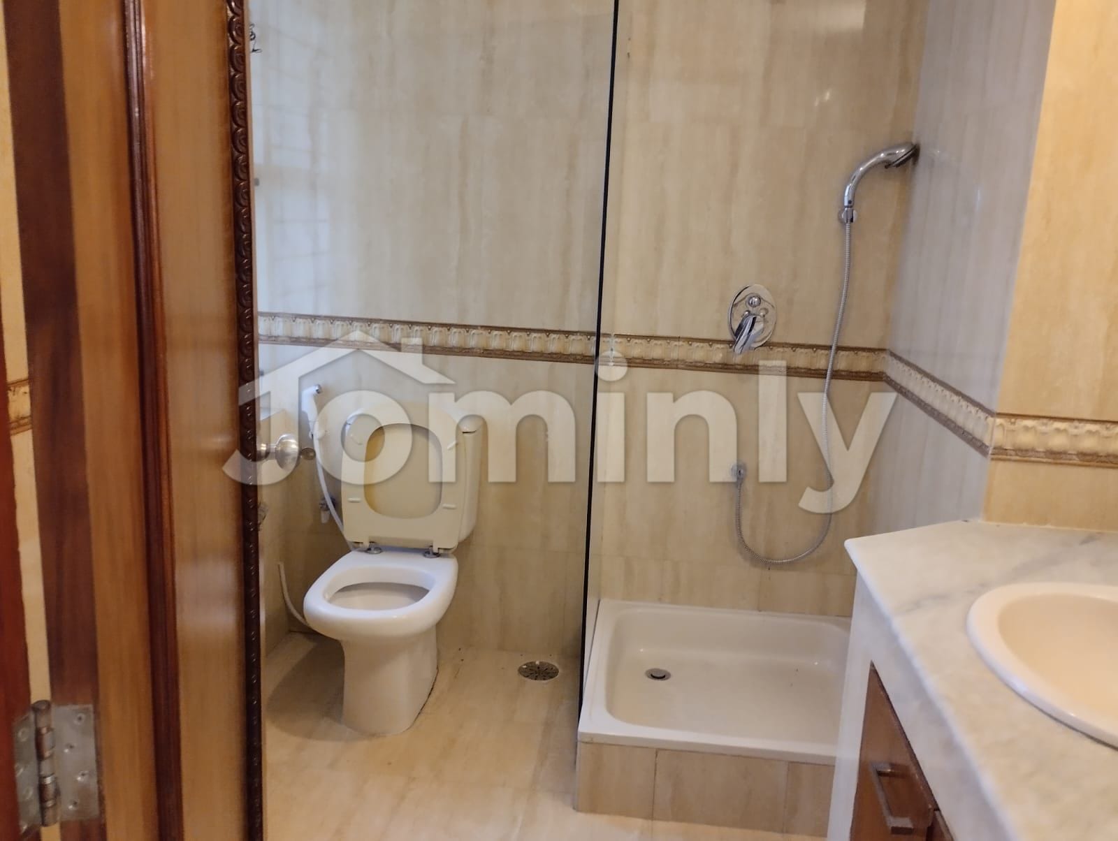Luxurious 4000 Sft Unfurnished Apartment for Rent in Gulshan North - 5