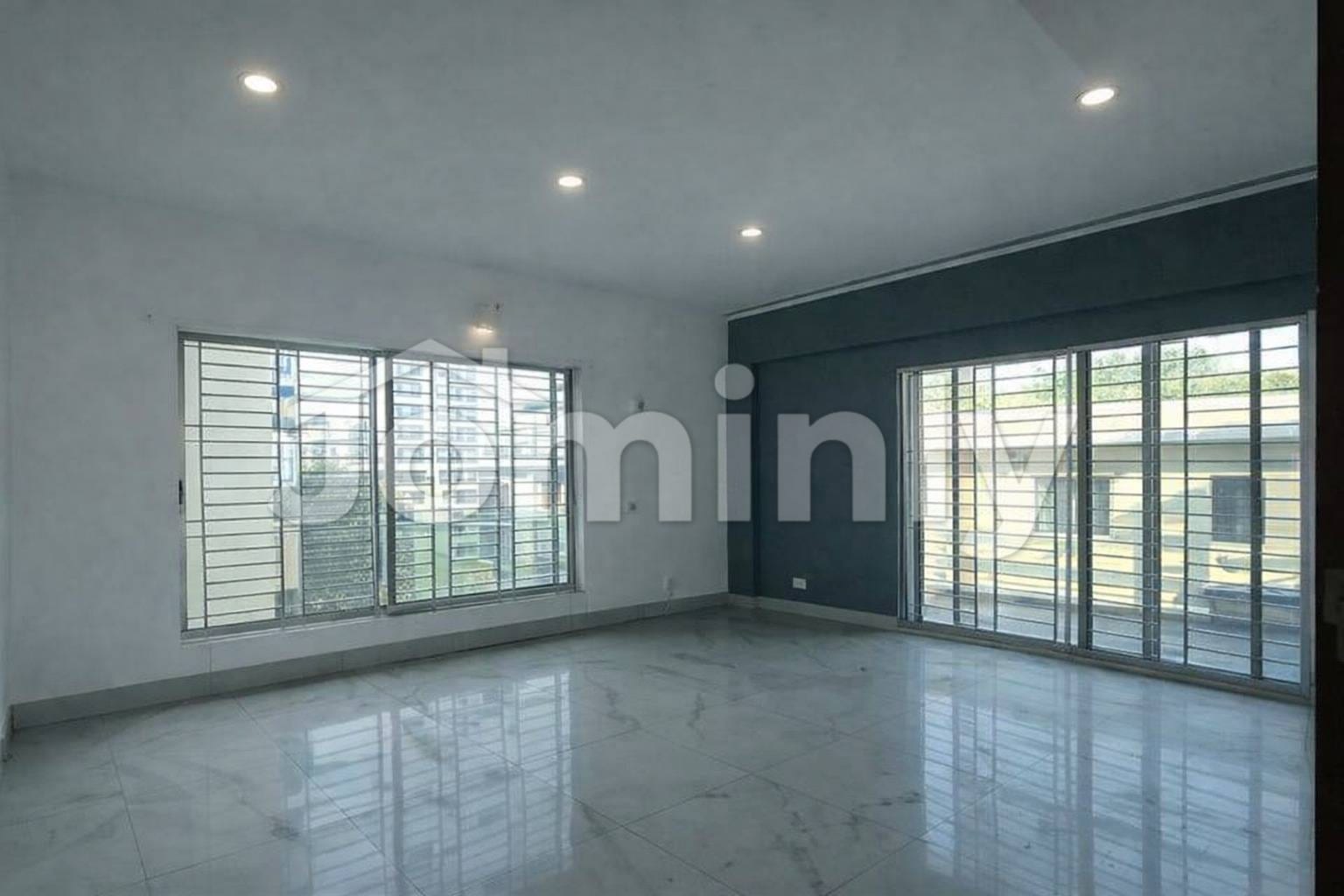 Premium 2,700 Sft Single Unit Corporate Office for Rent at Gulshan-1 Circle - 3