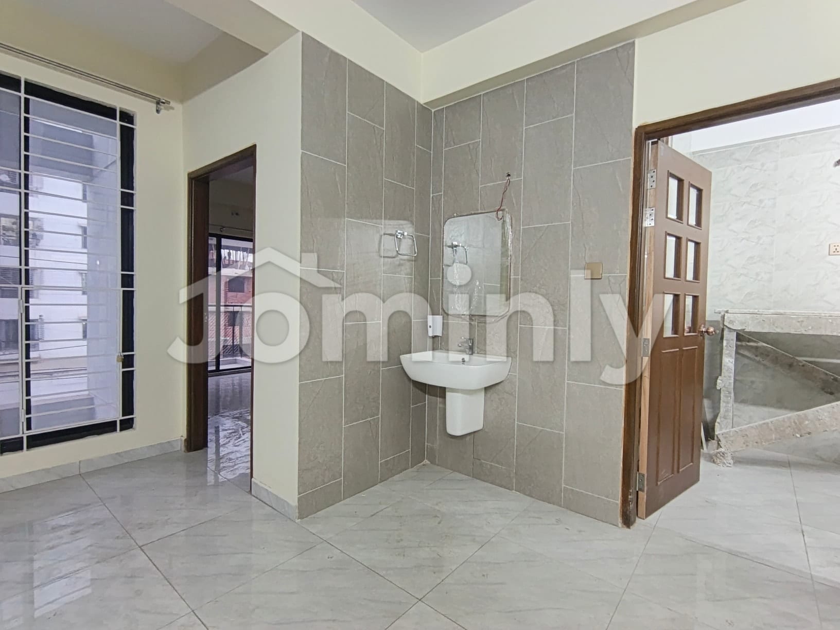 Spacious 1800 Sft Bachelor Apartment for Rent in Bashundhara R/A - 5