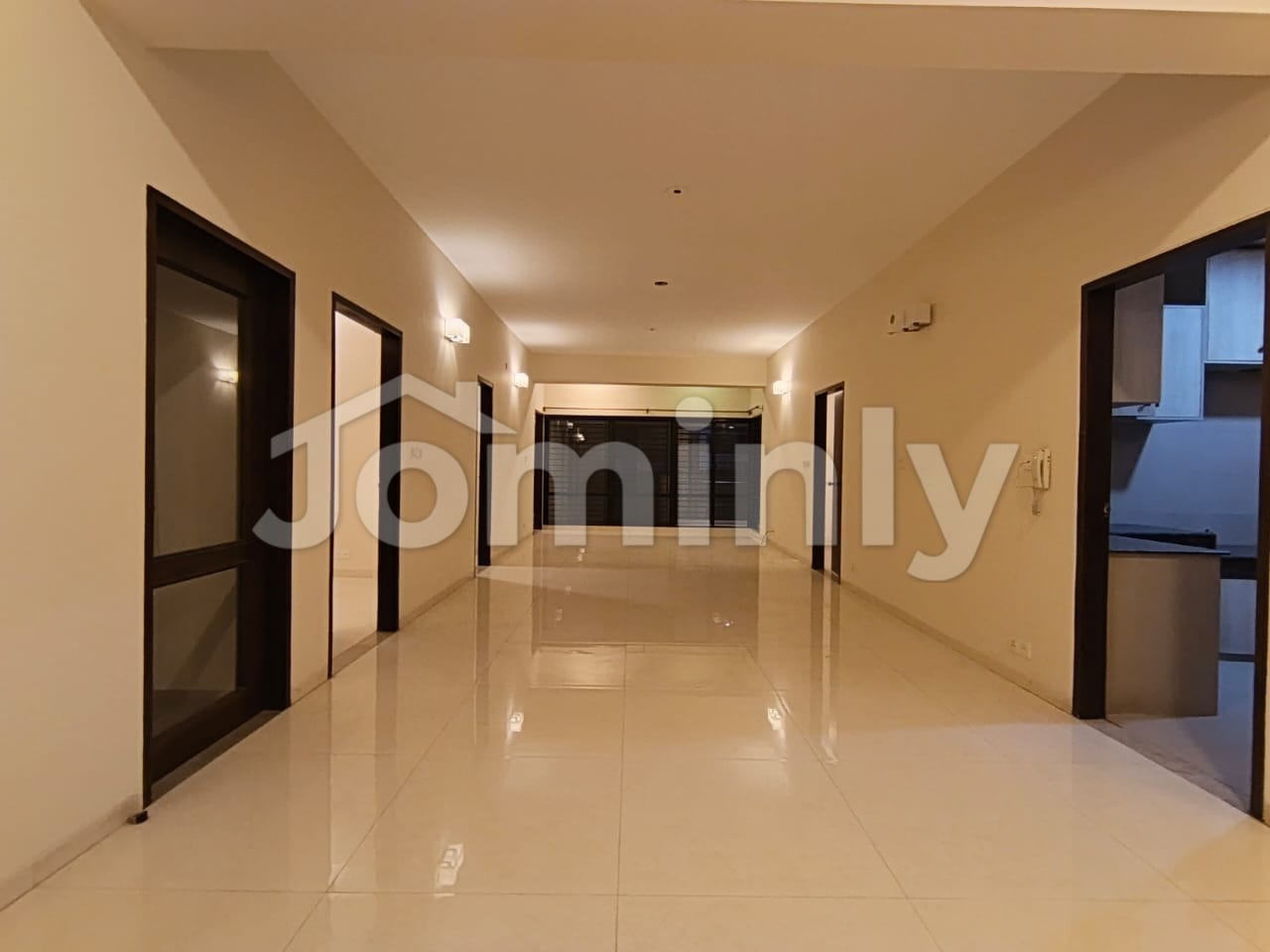Luxurious 2500 Sft Spacious Family Apartment for Rent in Bashundhara R/A