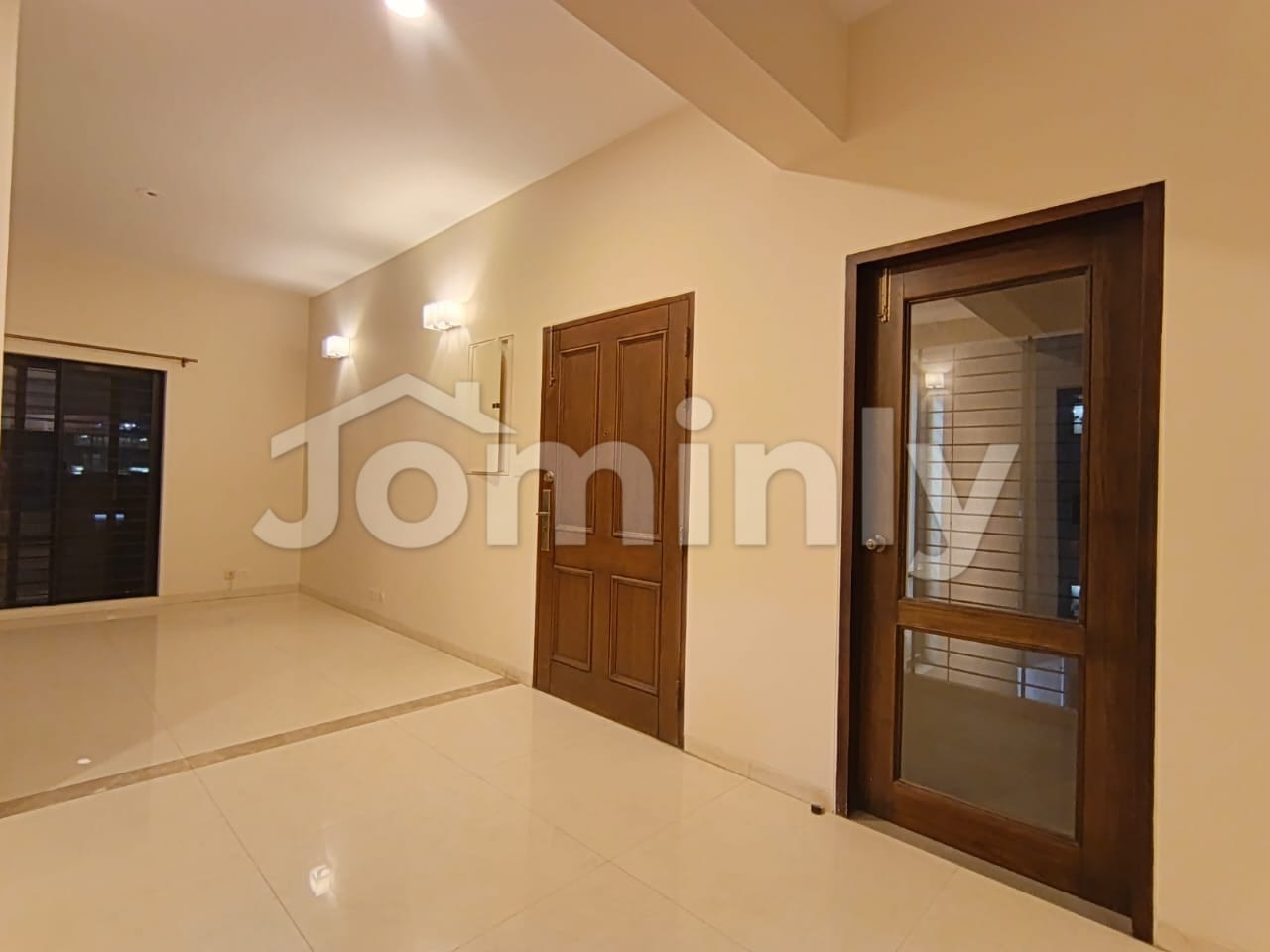 Luxurious 2500 Sft Spacious Family Apartment for Rent in Bashundhara R/A - 5